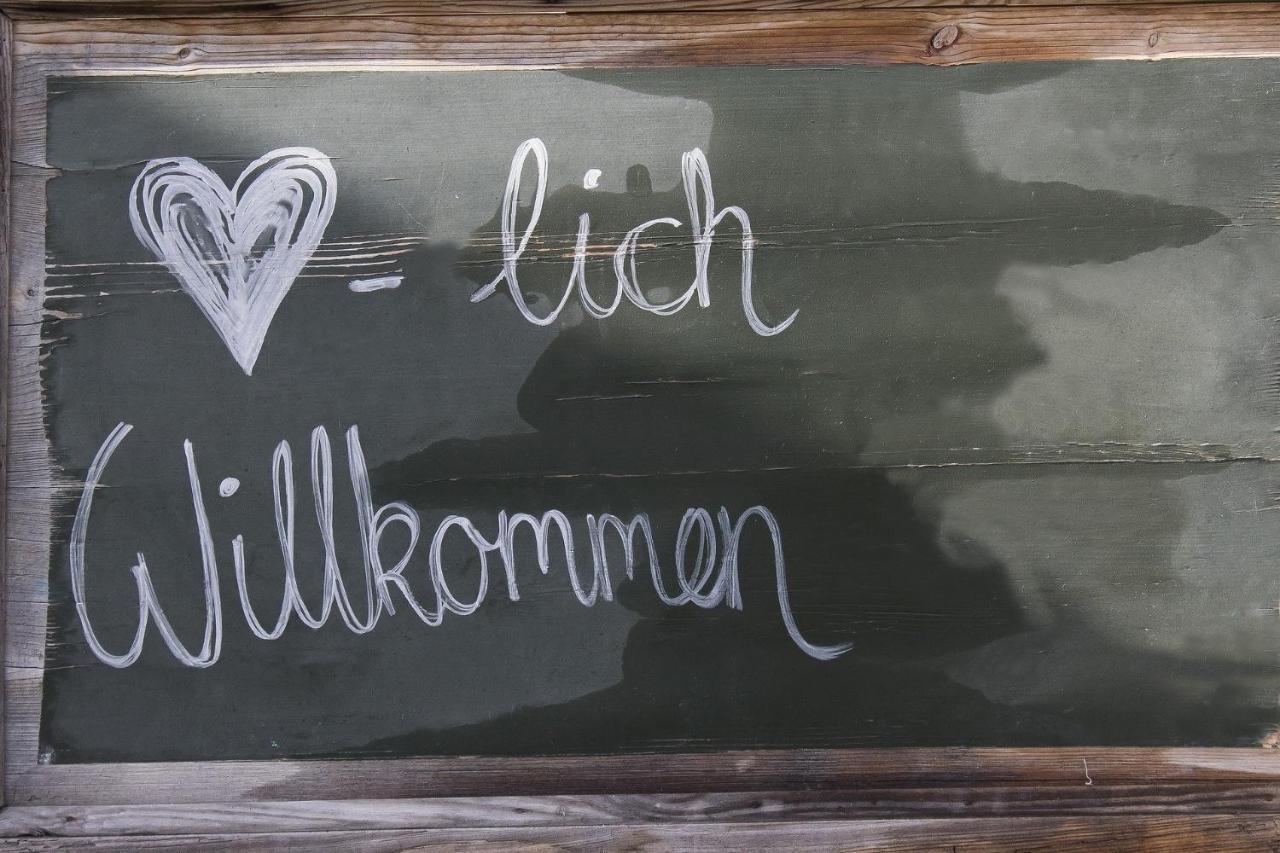 Gaestehaus Beim Metzger / Doettingen Am Nuerburgring Dottingen  Eksteriør billede