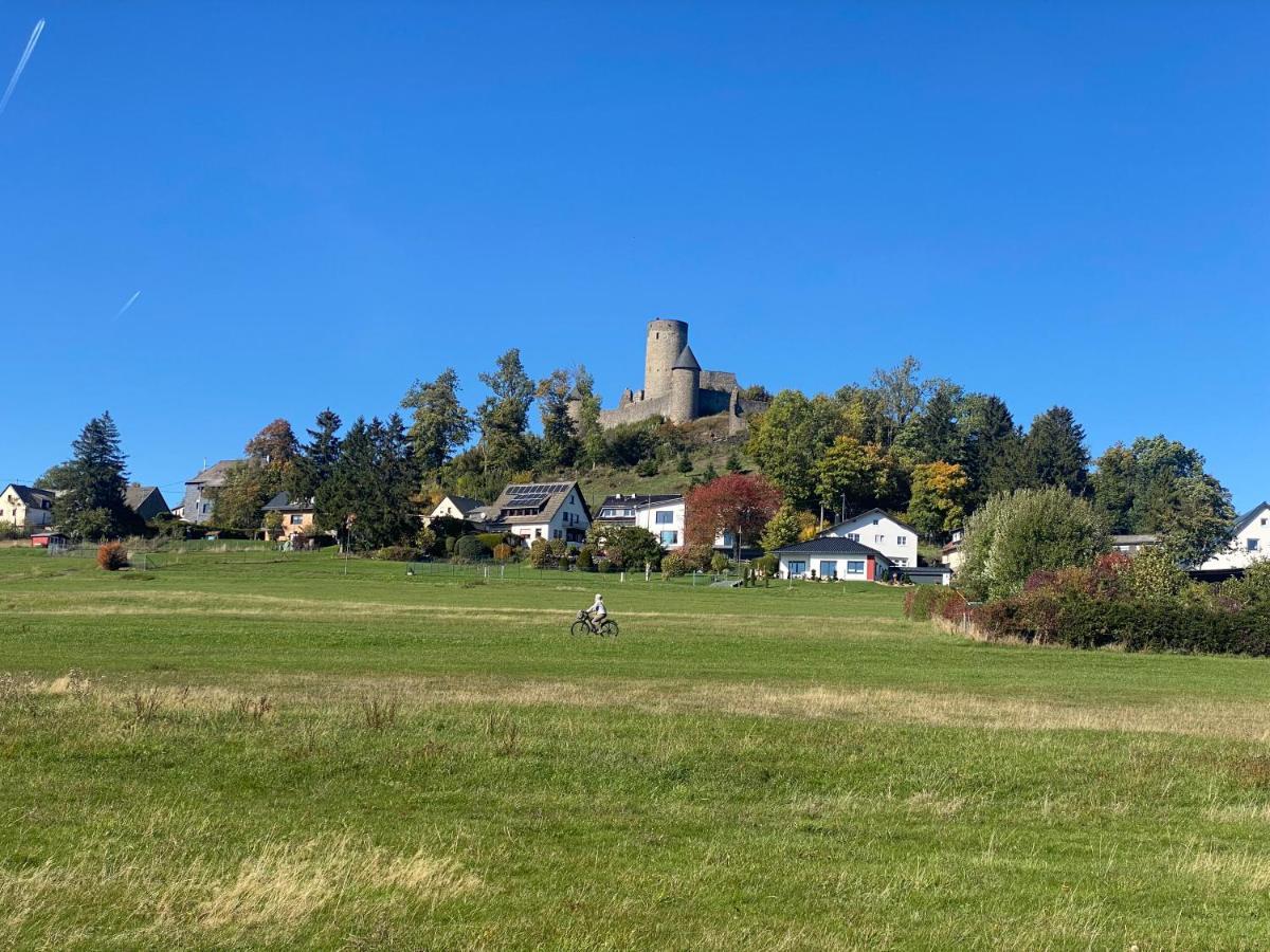 Gaestehaus Beim Metzger / Doettingen Am Nuerburgring Dottingen  Eksteriør billede